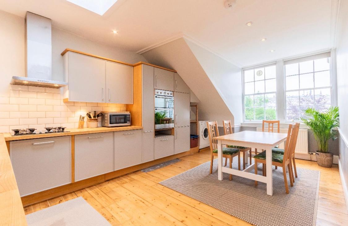 New Town Apartment With Castle View Edinburgh Luaran gambar