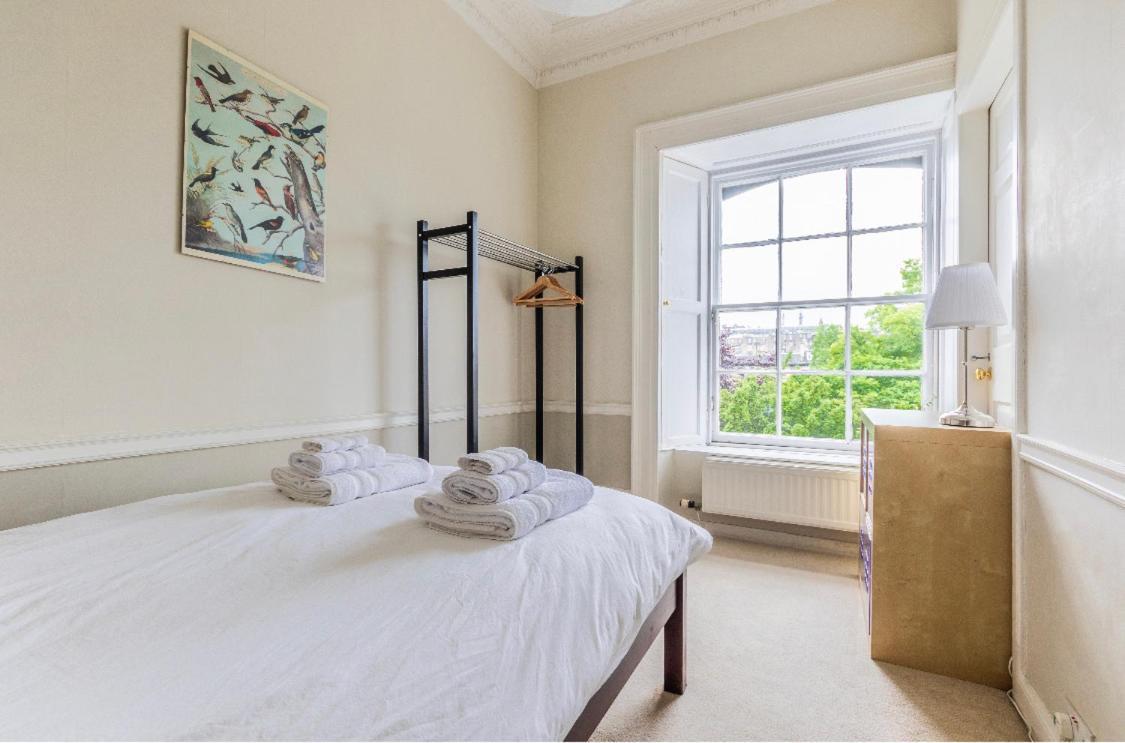 New Town Apartment With Castle View Edinburgh Luaran gambar